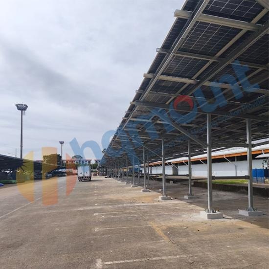Garagem solar de aço com pé-direito alto para estacionamentos comerciais