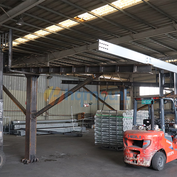 Teste de pré-montagem de fábrica concluído – Carport solar de aço, aço ZAM, projetado sob medida