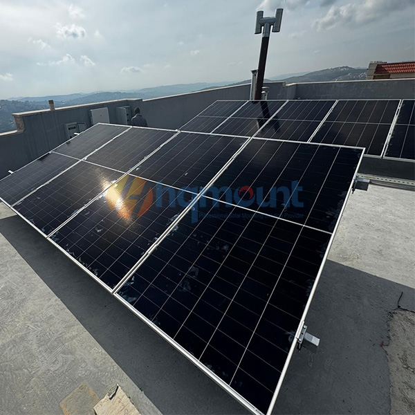 Caso de projeto de braçadeiras para painéis solares em tubo quadrado