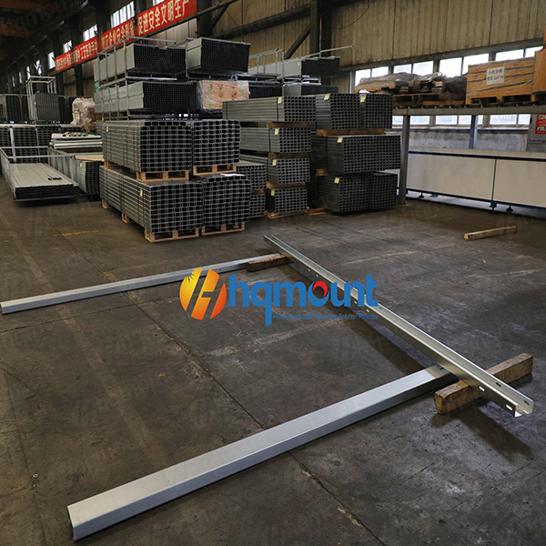 Montagem prévia de fábrica: Suporte de solo em aço com revestimento ZAM para 40 m/s – Pronto para envio.